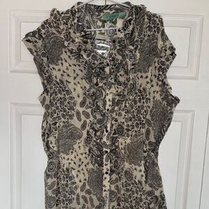 It's Me   Black and Beige ruffle front Floral Top